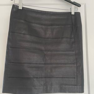 Women’s genuine leather mini skirt by Vince size 4 in black